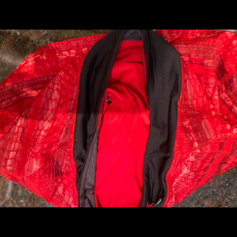 Lululemon 8 Pace Setter Make Davie Run Crazy Print - image 8